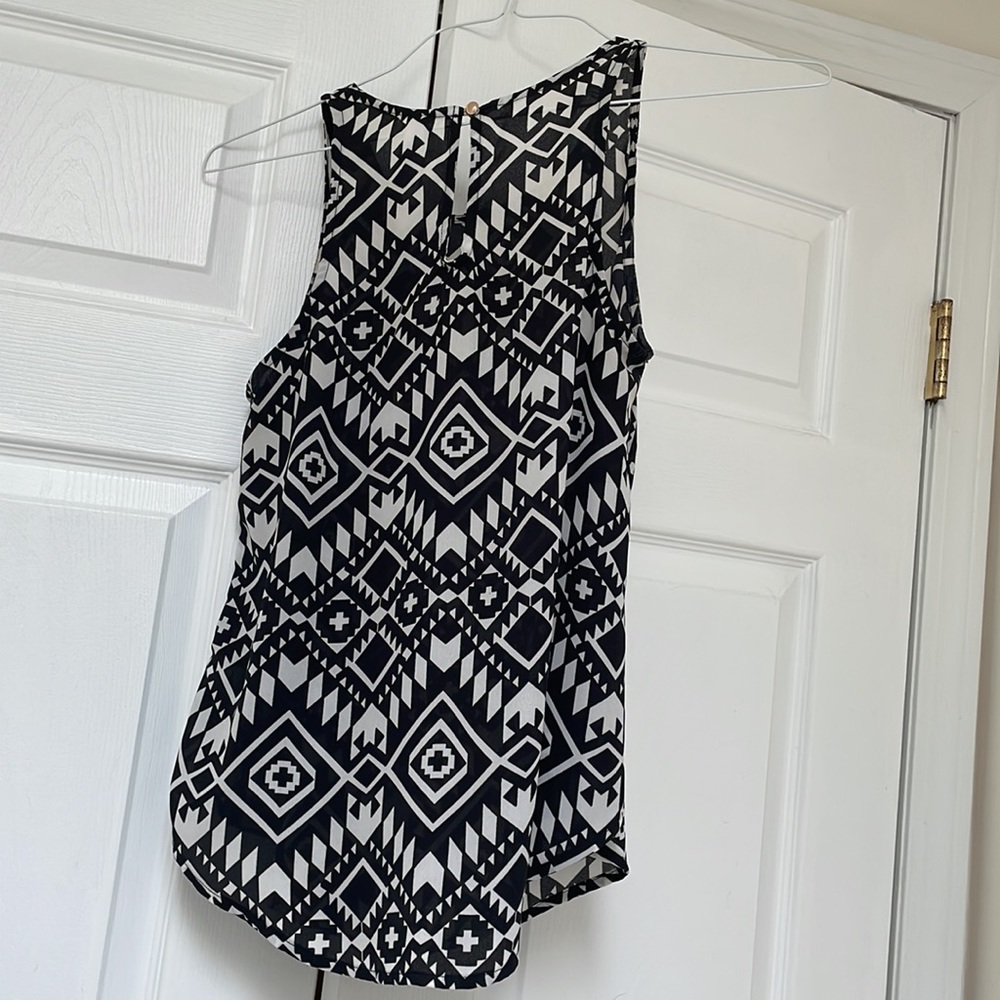 Geometric Tank - Picture 3 of 3
